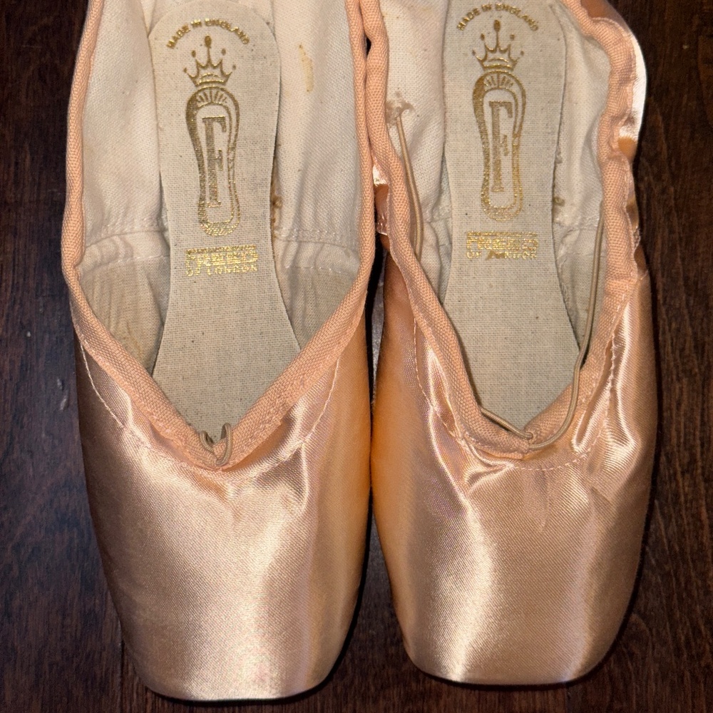 NEW/never-worn Freed of London Pointe Shoes